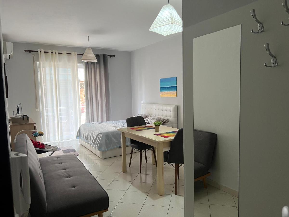 Emi Sol Apartment Vlorë Exteriör bild