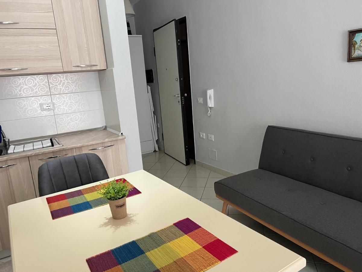 Emi Sol Apartment Vlorë Exteriör bild