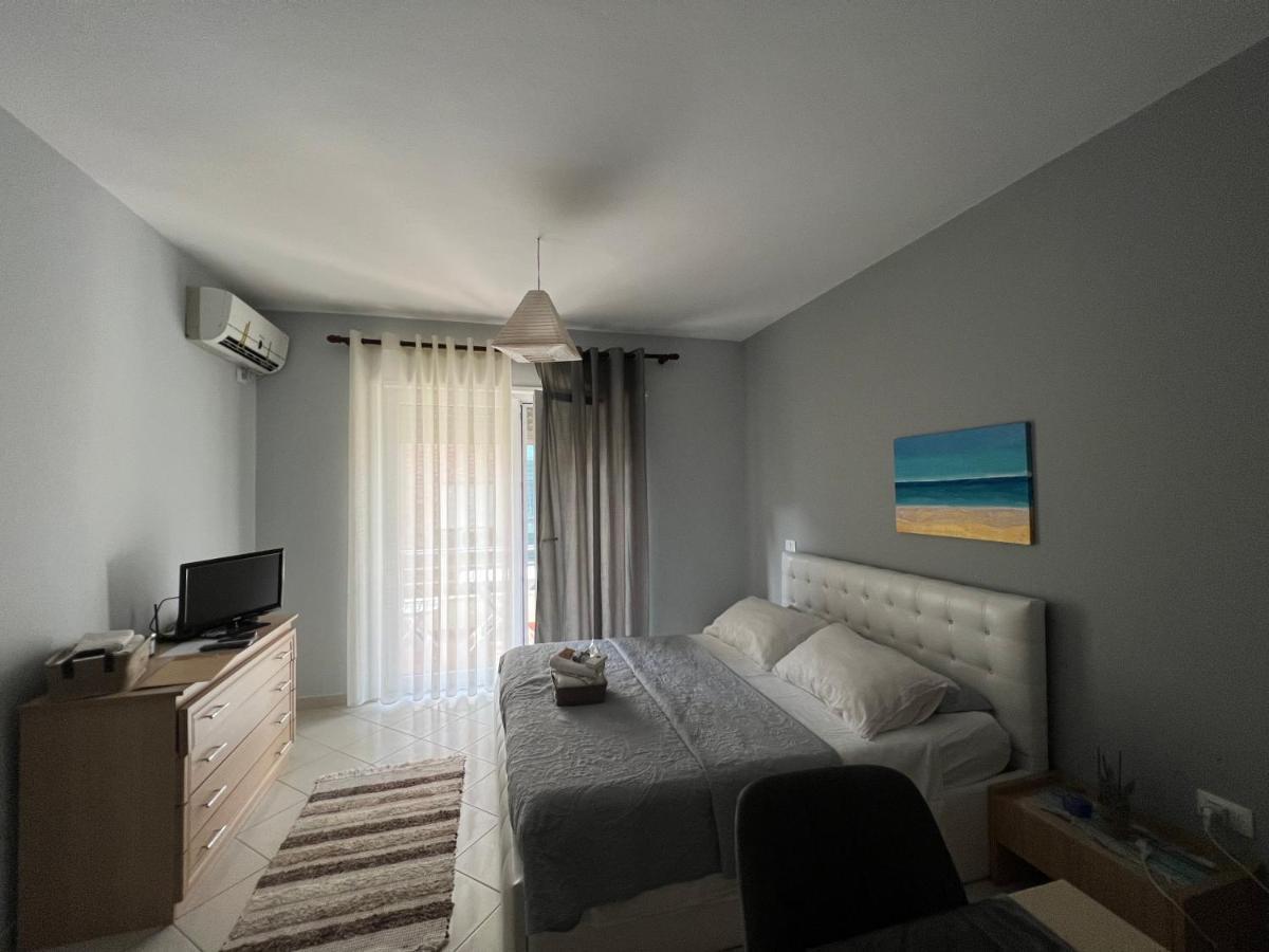 Emi Sol Apartment Vlorë Exteriör bild