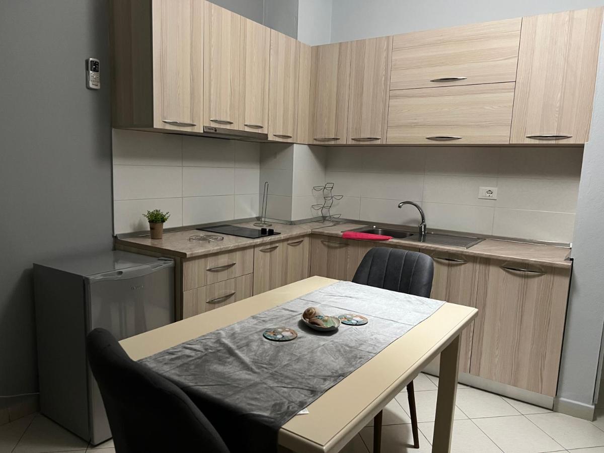 Emi Sol Apartment Vlorë Exteriör bild
